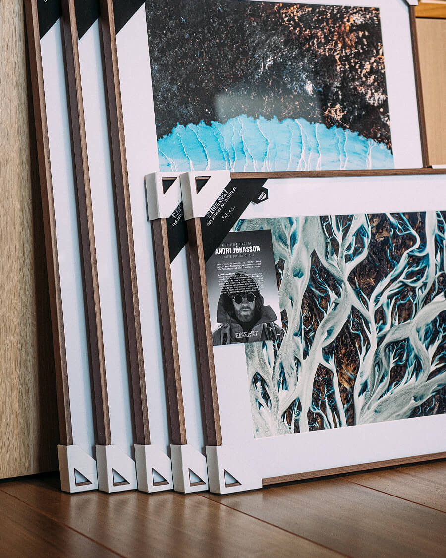 MEDIUM & LARGE / WALNUT FRAME